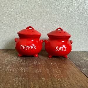 LEGO vintage porcelain red cauldron‎ pot salt and pepper shakers